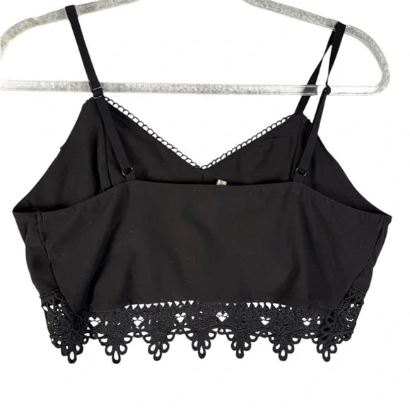 Mudd black halter top crochet detail size XL preowned festival boho - Picture 2 of 6